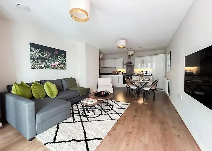 Stylish Urban Sanctuary With Parking